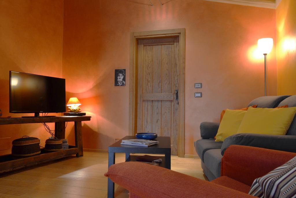 Holiday Home Ca' Del Cinema Mombercelli Ngoại thất bức ảnh